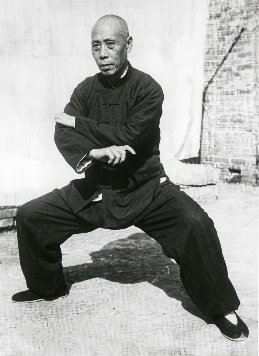 Chen Fa-ke in Blue Dragon Out of Water posture