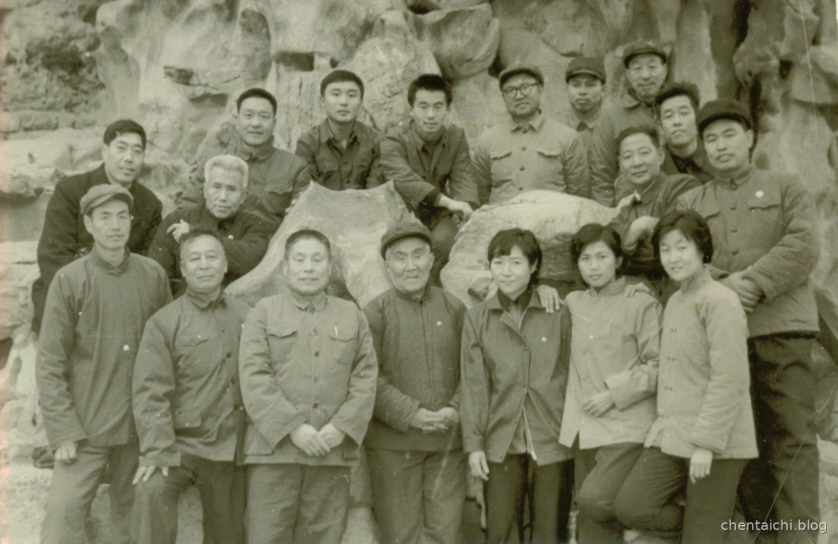 Hong Junsheng with Nakano Harumi and disciples at Black Tiger Springs, Jinan